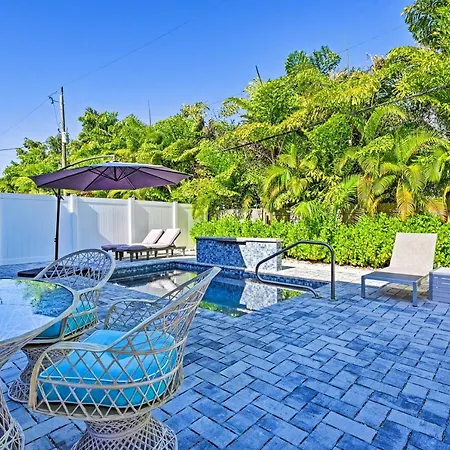 Anna Maria Island Escape, Walk To Beaches!